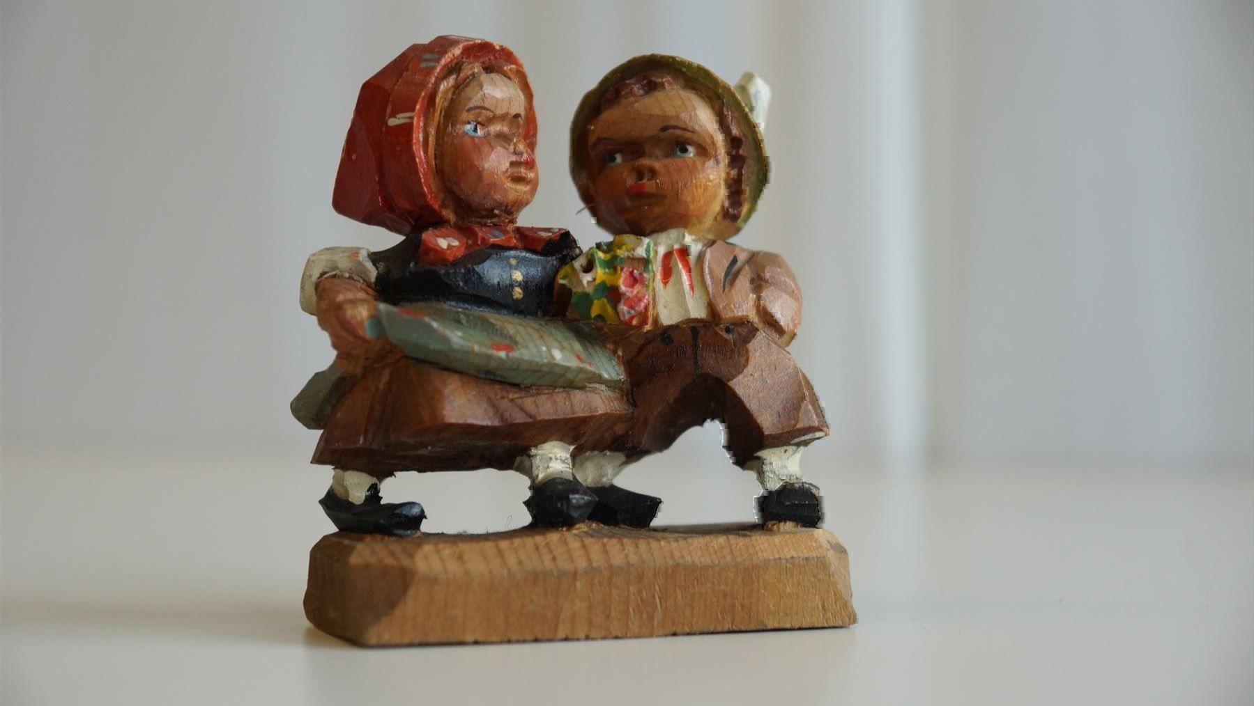 Sculture & Statue: Paar, geschnitzt – Nuovo e nell'imballaggio originale da Brienz BE venduto da P.Edelweiss 2