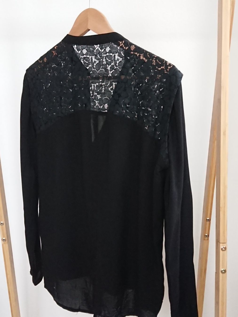 Camicette: Damen Bluse Modstrom Gr. S Schwarz mit Spitzeneinsatz – Usato da Hallau venduto da CHACLA 2