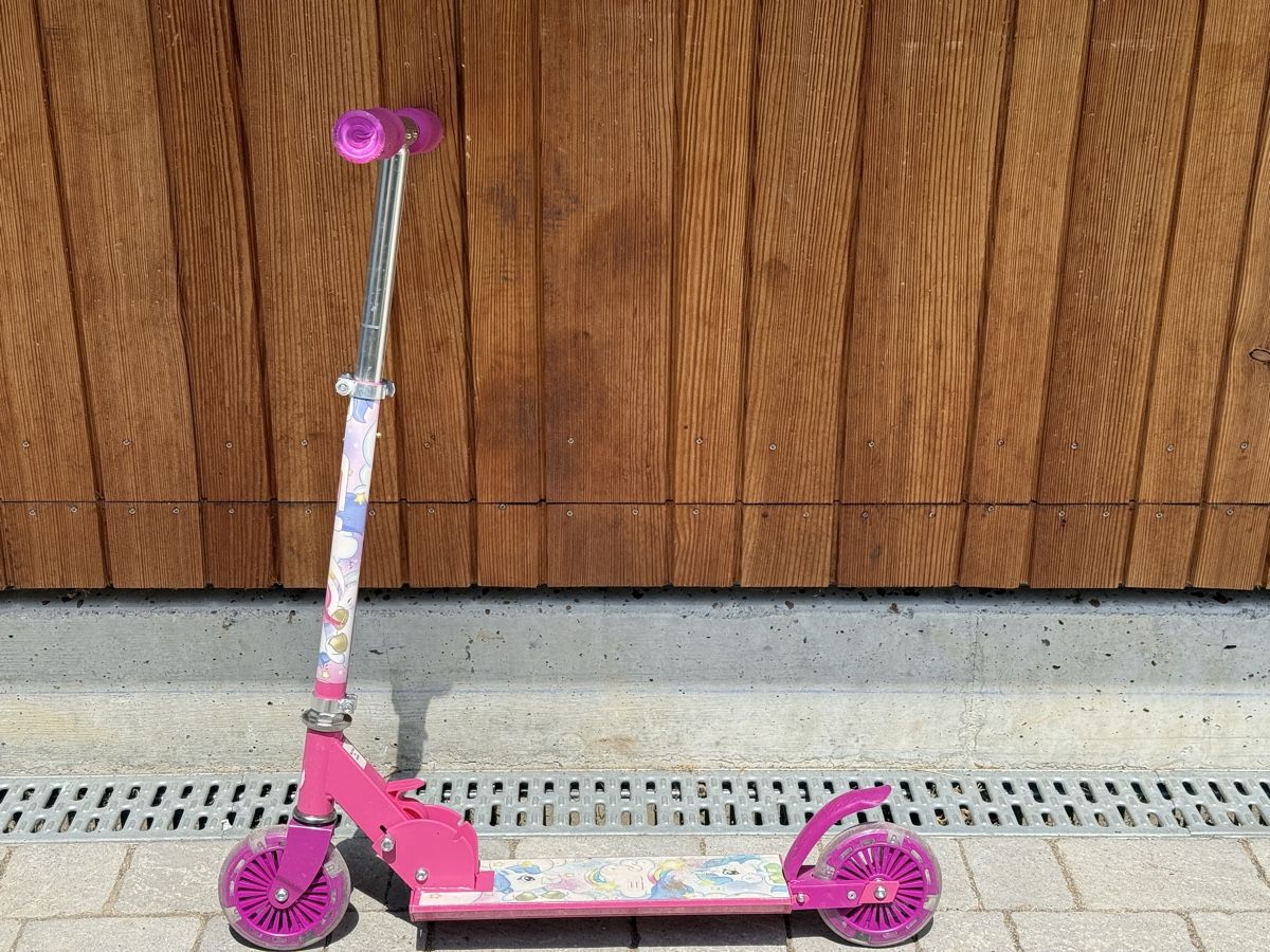 Kickboard: Kinderroller pink gebraucht Zustand gut – Gebraucht aus Villmergen von phi_h8bd 4