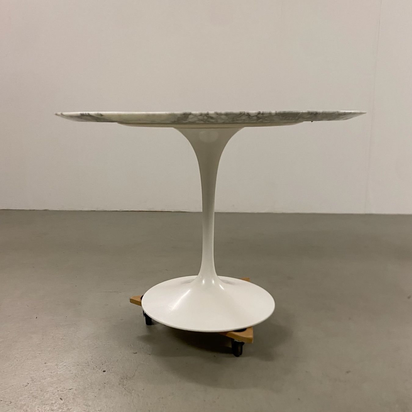 Knoll Tavoli: Original Saarinen Tulip Table Esstisch Marmor Knoll Int. – Usato da Basel venduto da MidMod20C 3
