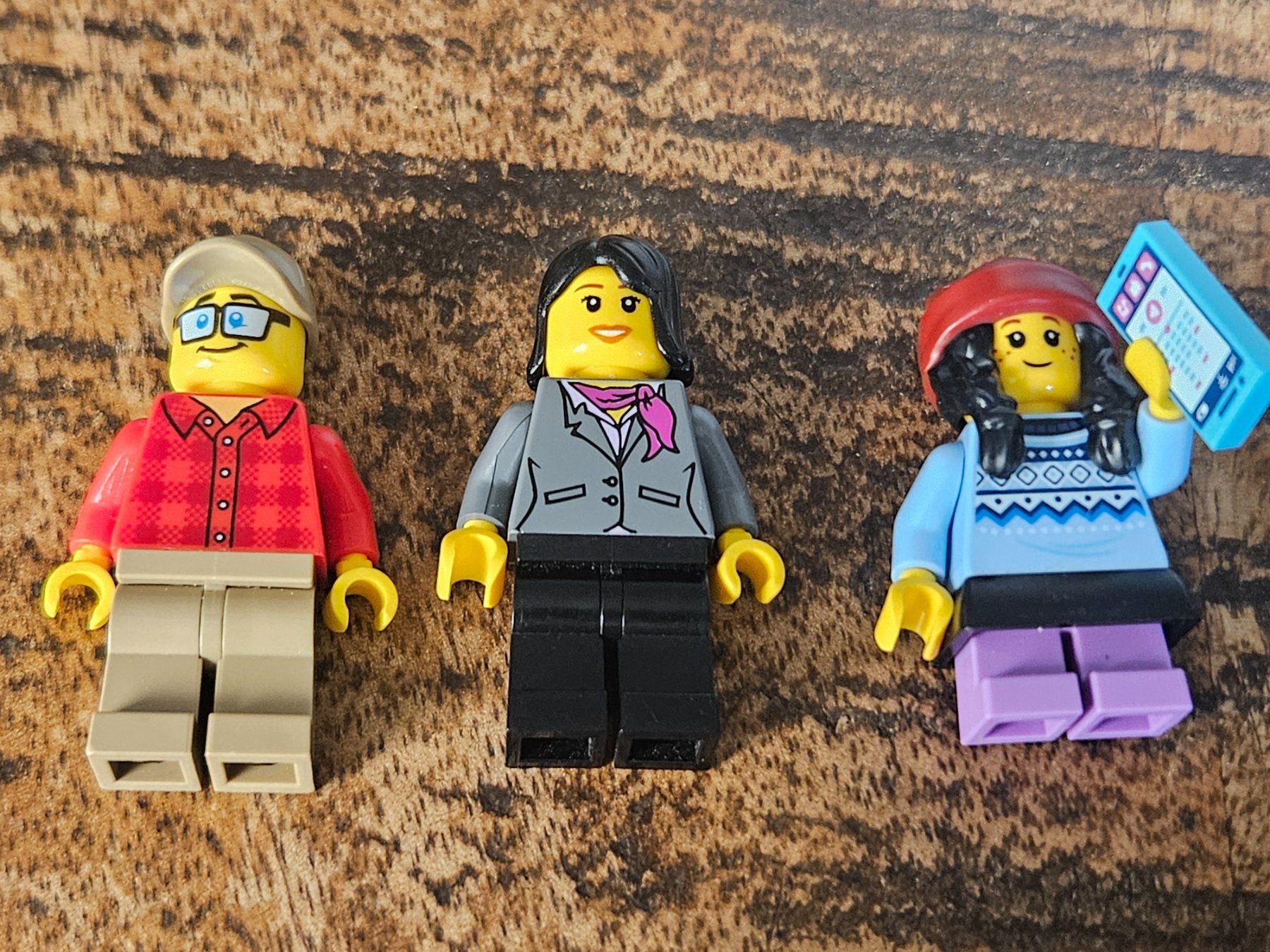 Lego Kit di costruzioni: lego lot de 3 figurines – Usato da Confignon venduto da Ecrofigs
