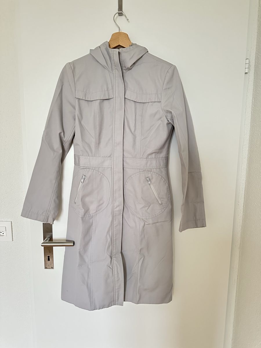 H&M Cappotti: Einzigartiger, Hellgrauer Trenchcoat, H&M, Größe 38, Lang – Nuovo (secondo la descrizione) da Unterägeri venduto da JudytaJa