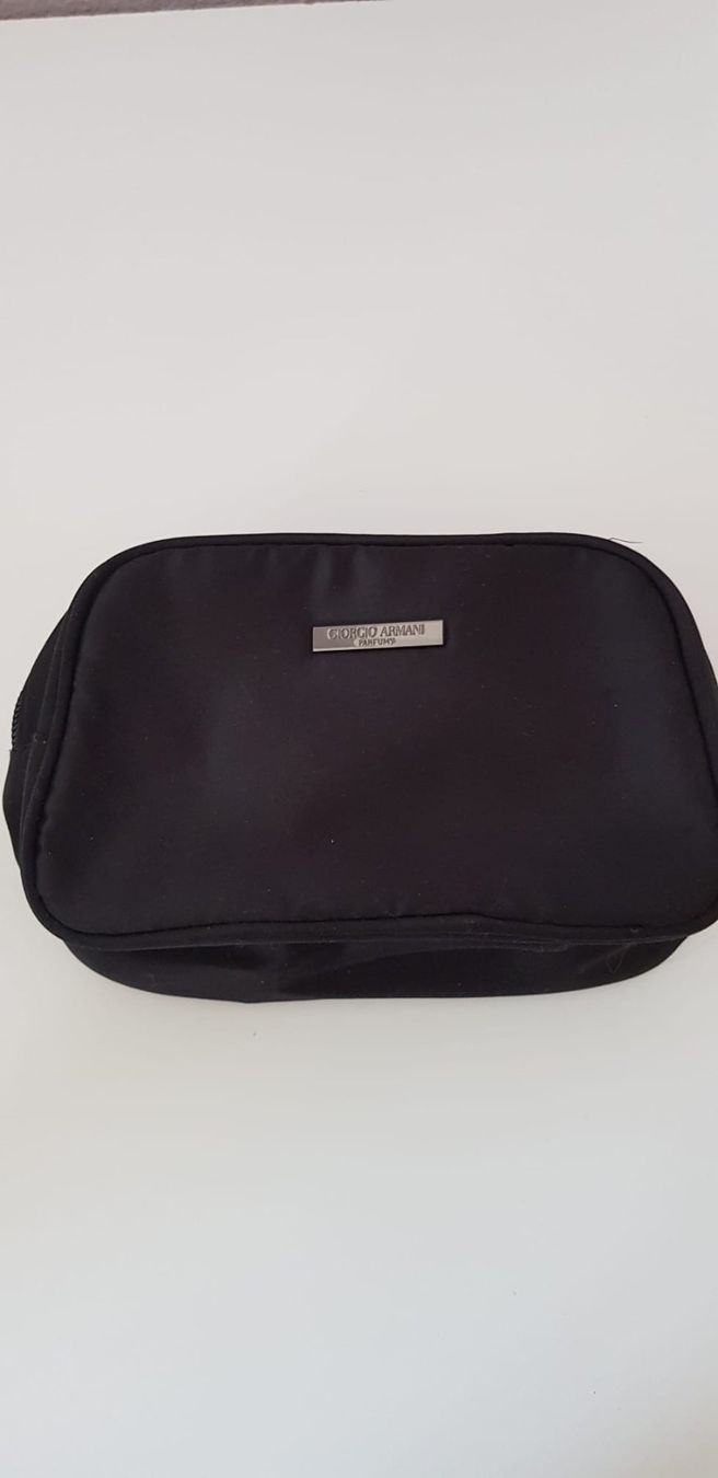 Sonstiges zum Basteln & Handarbeiten: Trousse Armani en nylon noire – Neu (gemäss Beschreibung) aus Versoix von aline_b