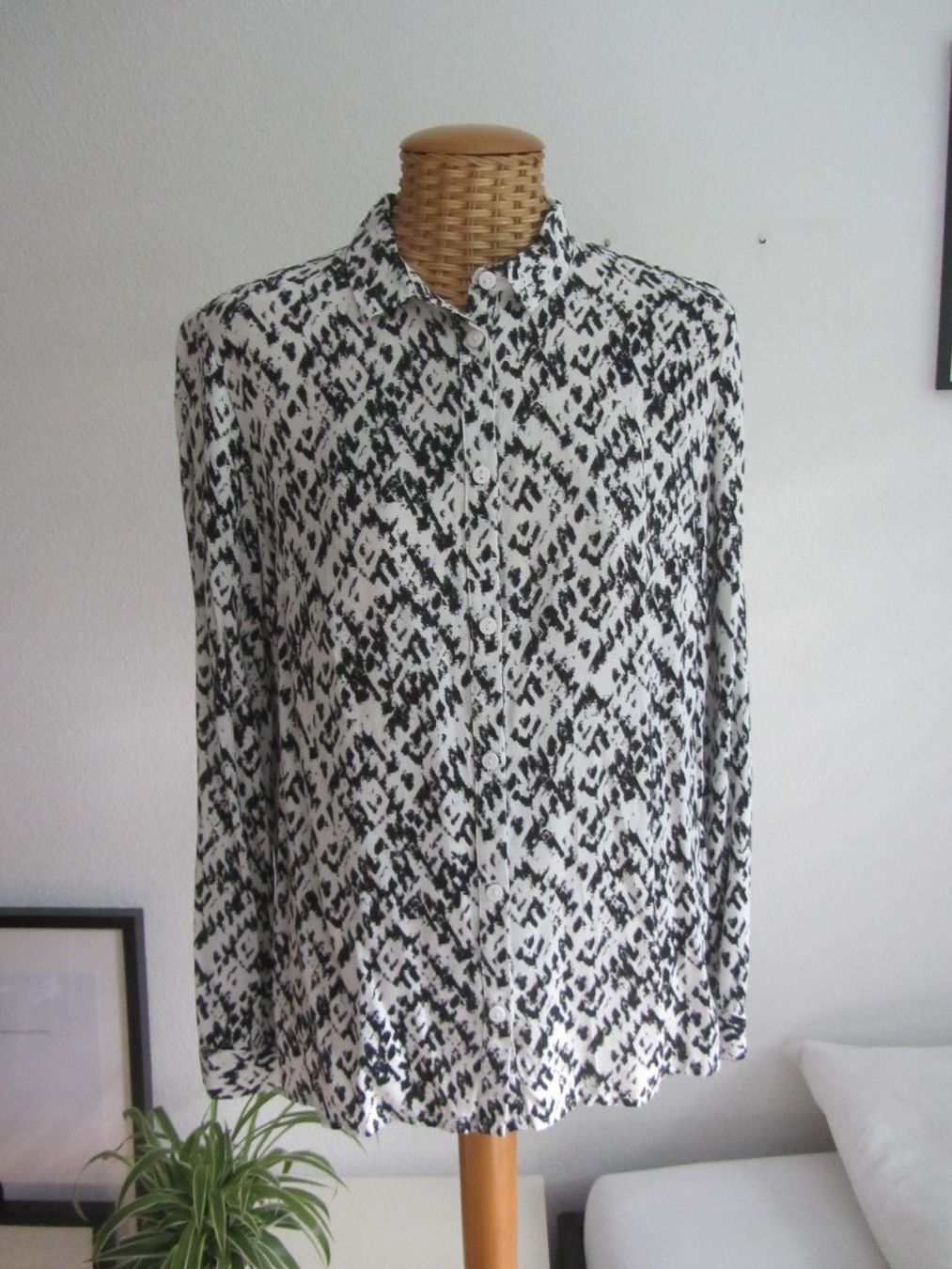 H&M Chemisiers: Bluse schwarz-weiss gemustert - 38 – D'occasion à Zürich par Diazaio