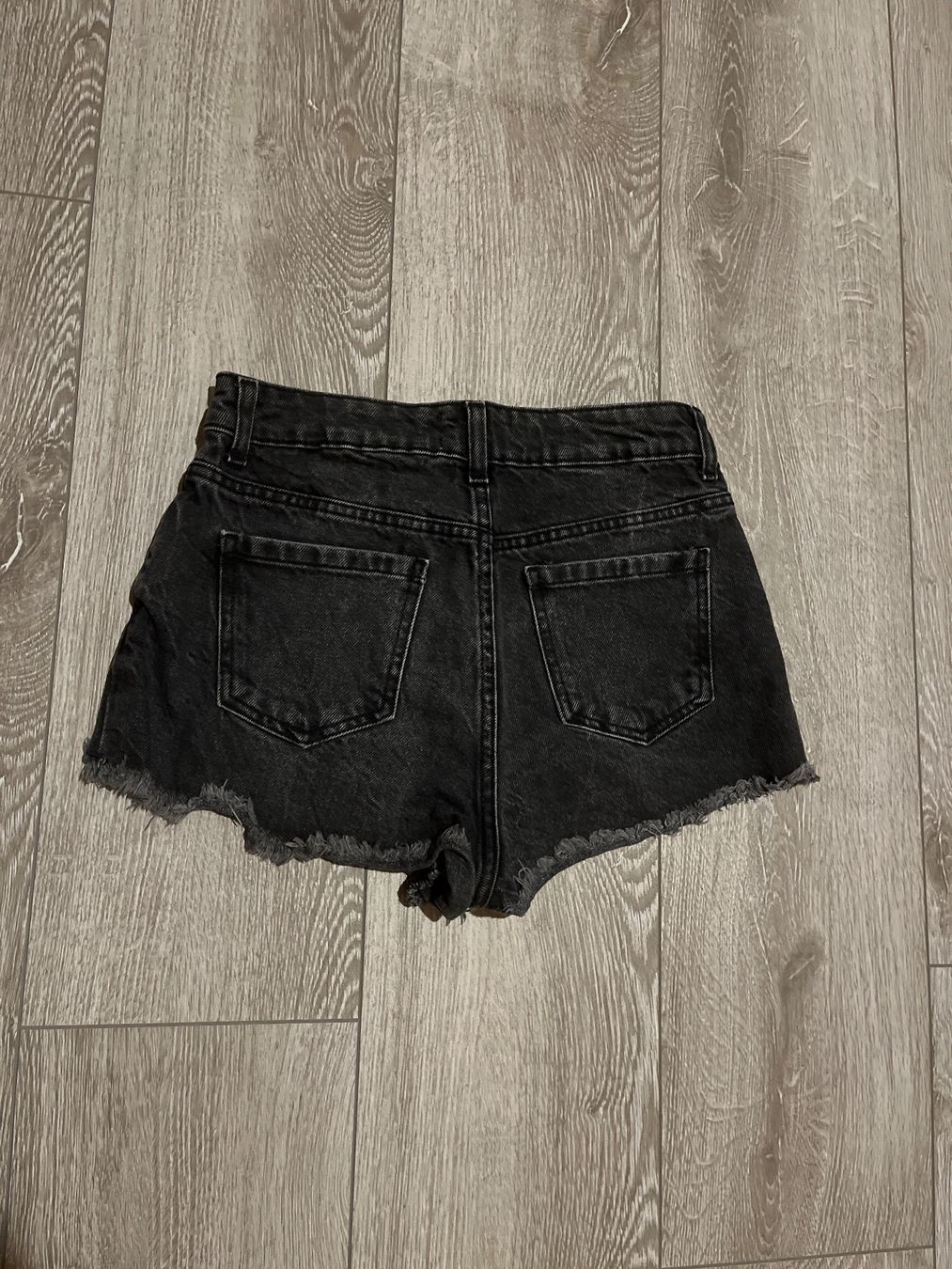 Tally Weijl Pantaloni: Short noir – Usato da Le Locle venduto da Ophelhugy 1