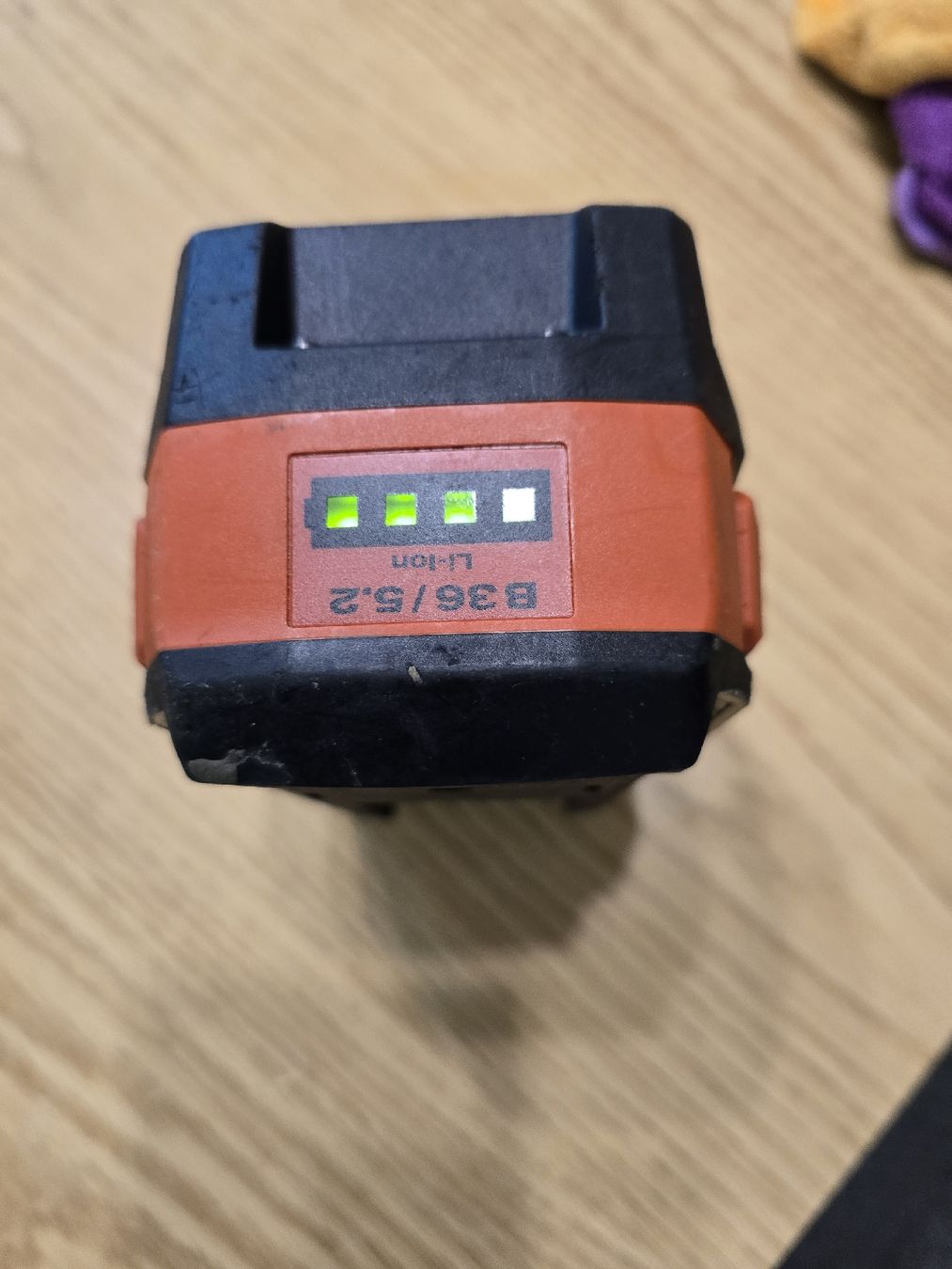 Hilti Caricatori & Batterie: Hilti Ladegärat und akku – Usato da Embrach venduto da sze_cl8y 3