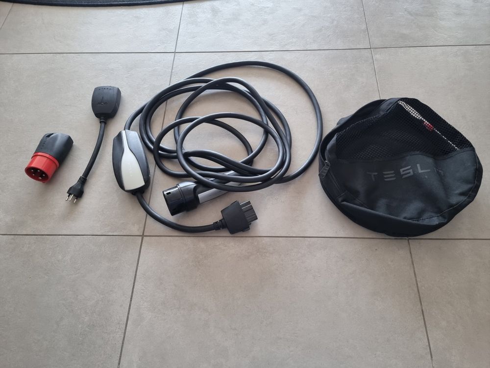 Tesla Mobile Connector Gen. 1 + adaptateurs t13 et CEE 16A Kaufen auf Ricardo