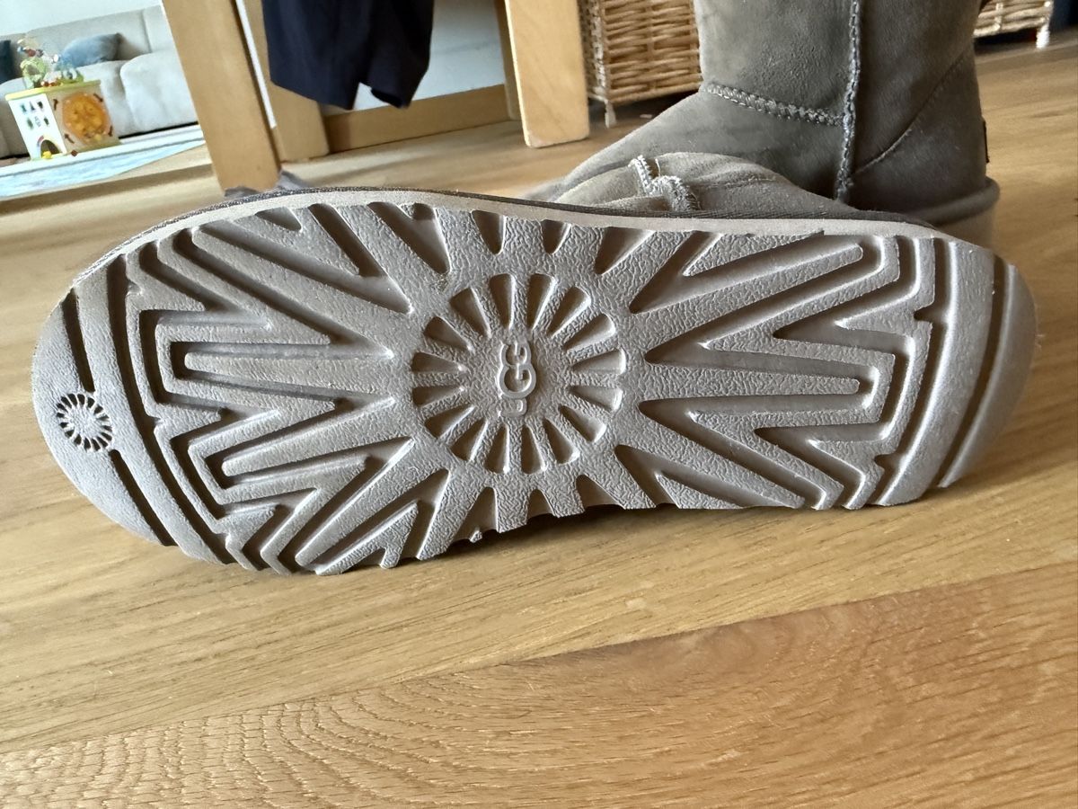 Scarpe da donna: UGG Boots braun Grösse 38 NEU – Nuovo (secondo la descrizione) da Zürich venduto da chr_5yqg 5