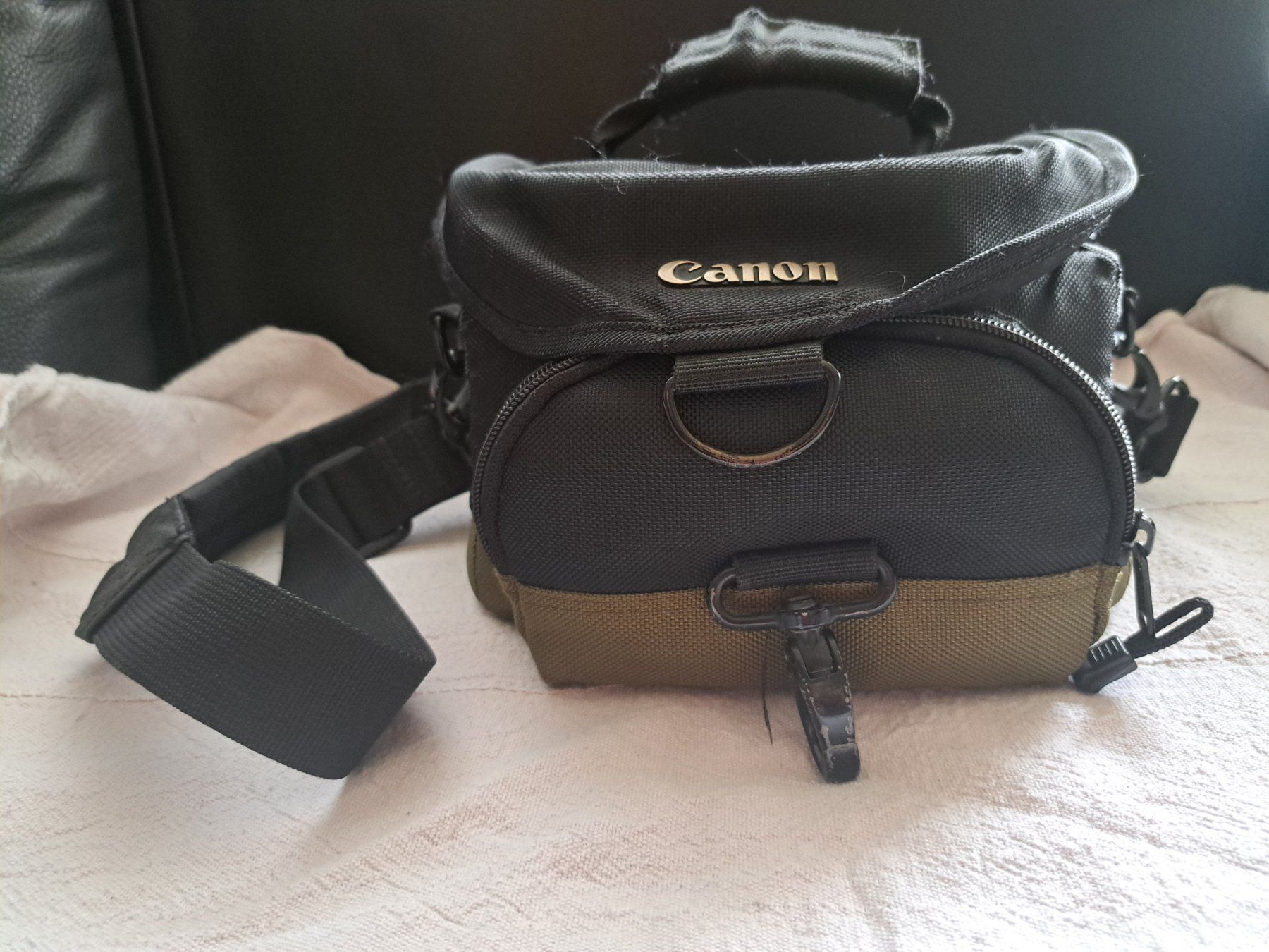 Canon Fotocamera: Canon EOS 70D 20.2MP DSLR - 18-135MM ZOOM LENS - CAMERA BAG – Usato da Lausanne venduto da Sunny_tape 8