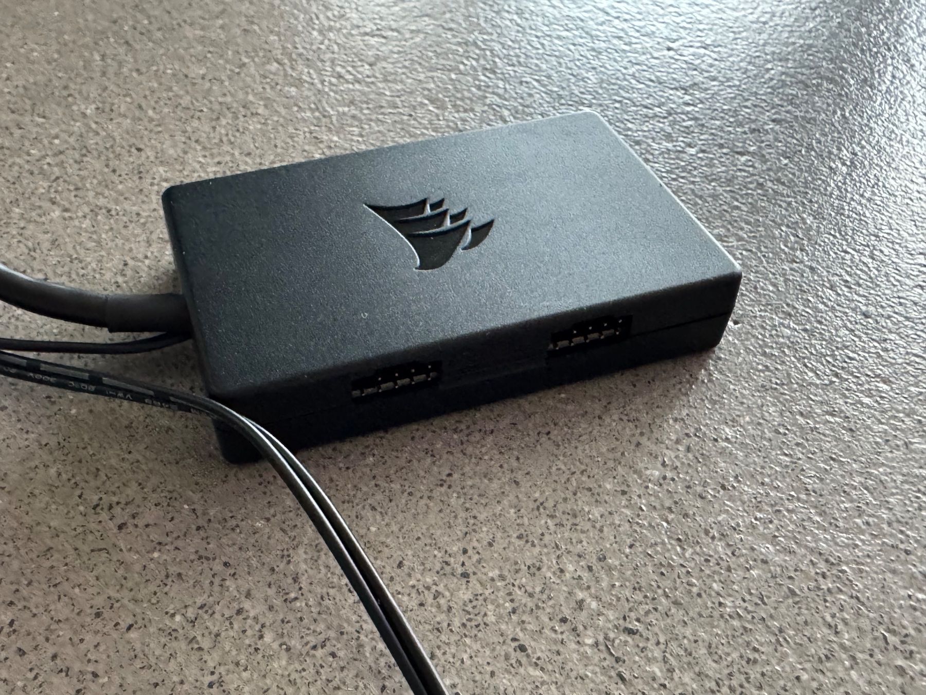 Hub & Switch: Corsair Internal USB Hub 4-fach USB2.0 – Usato da Luzern venduto da DarthYodus 3