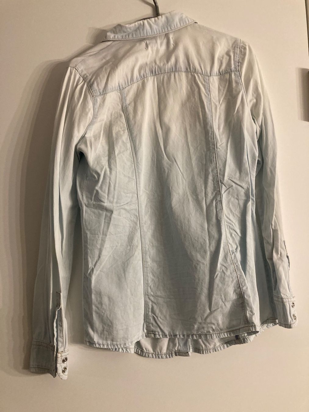 Blusen: Jeanshemd – Gebraucht aus Chur von dan_tp5n 1
