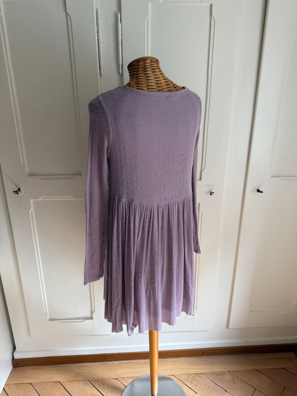 Vestiti: KIMCHI BLUE - Feinstrickkleid flieder S – Usato da Zürich venduto da Diazaio 2