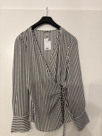 Blouse rayée noire et blanche taille M