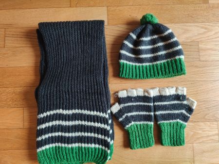 Schal +  Handschuhen + Mütze 100% Wolle