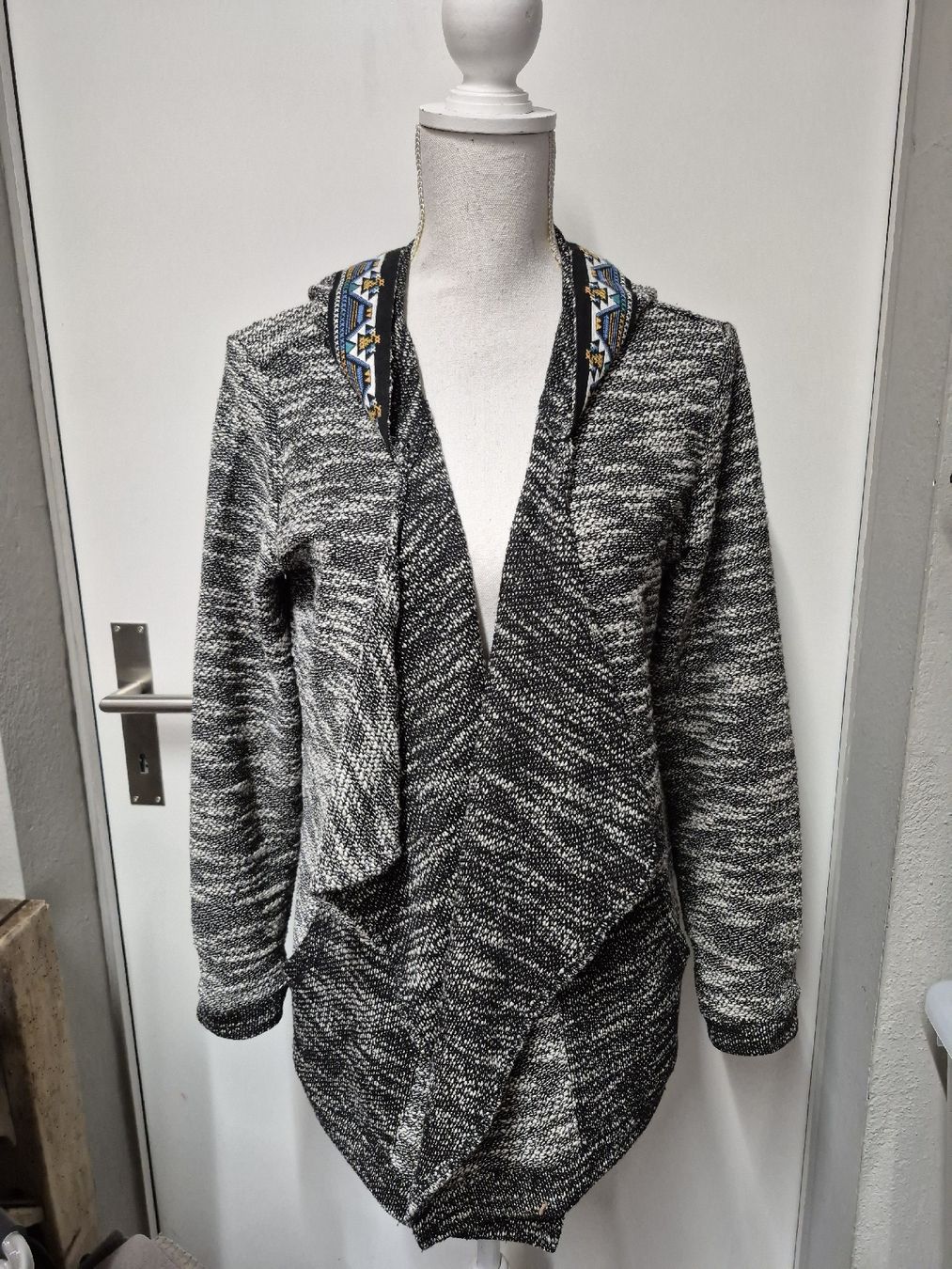 Roxy Vestes: ROXY Jäggli Jacke Gr.M, Azteken-Muster – D'occasion à Merligen par muss_haben