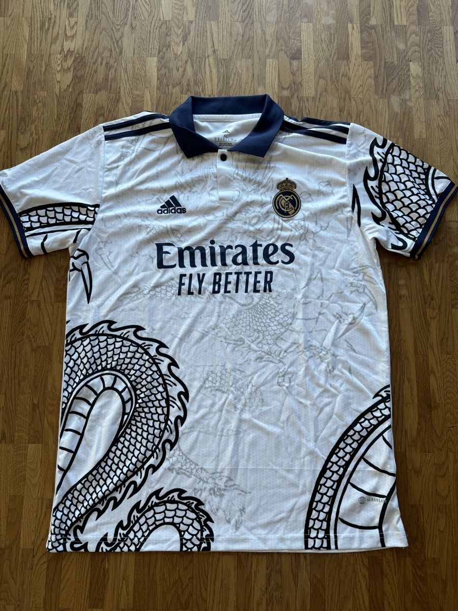 Canottiere & Pantaloni: Real Madrid Drachen Trikot – Nuovo (secondo la descrizione) da Zwingen venduto da mpr_7ykk