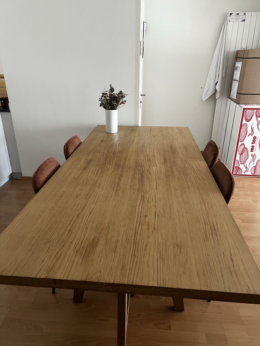 Pfister Set di tavolo e panche: Massiver Eichenholz Esstisch + Moderne Samtstühle – Usato da Wädenswil venduto da ismer 2