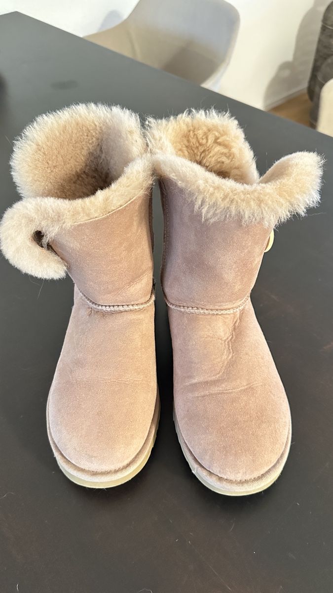 Ugg Chaussures femmes: UGG Boots – D'occasion à Regensdorf par Mrs_Romy87 1