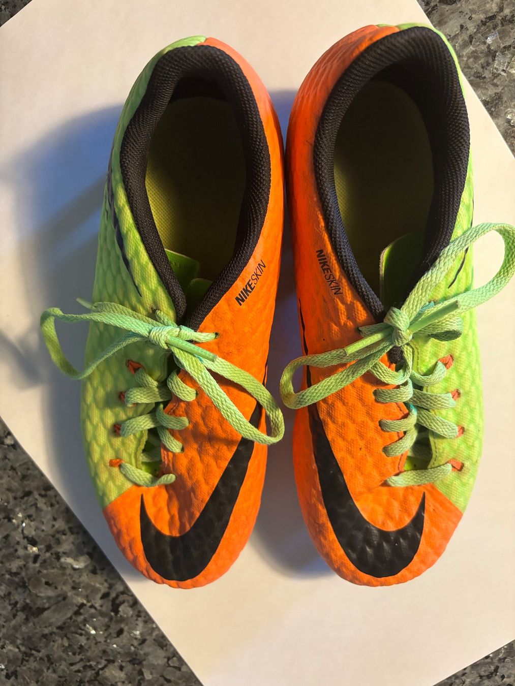 Nike Scarpe da uomo: Fussballschuhe Nike Orange/Grün – Usato da Sulz AG venduto da ZIRON-ART