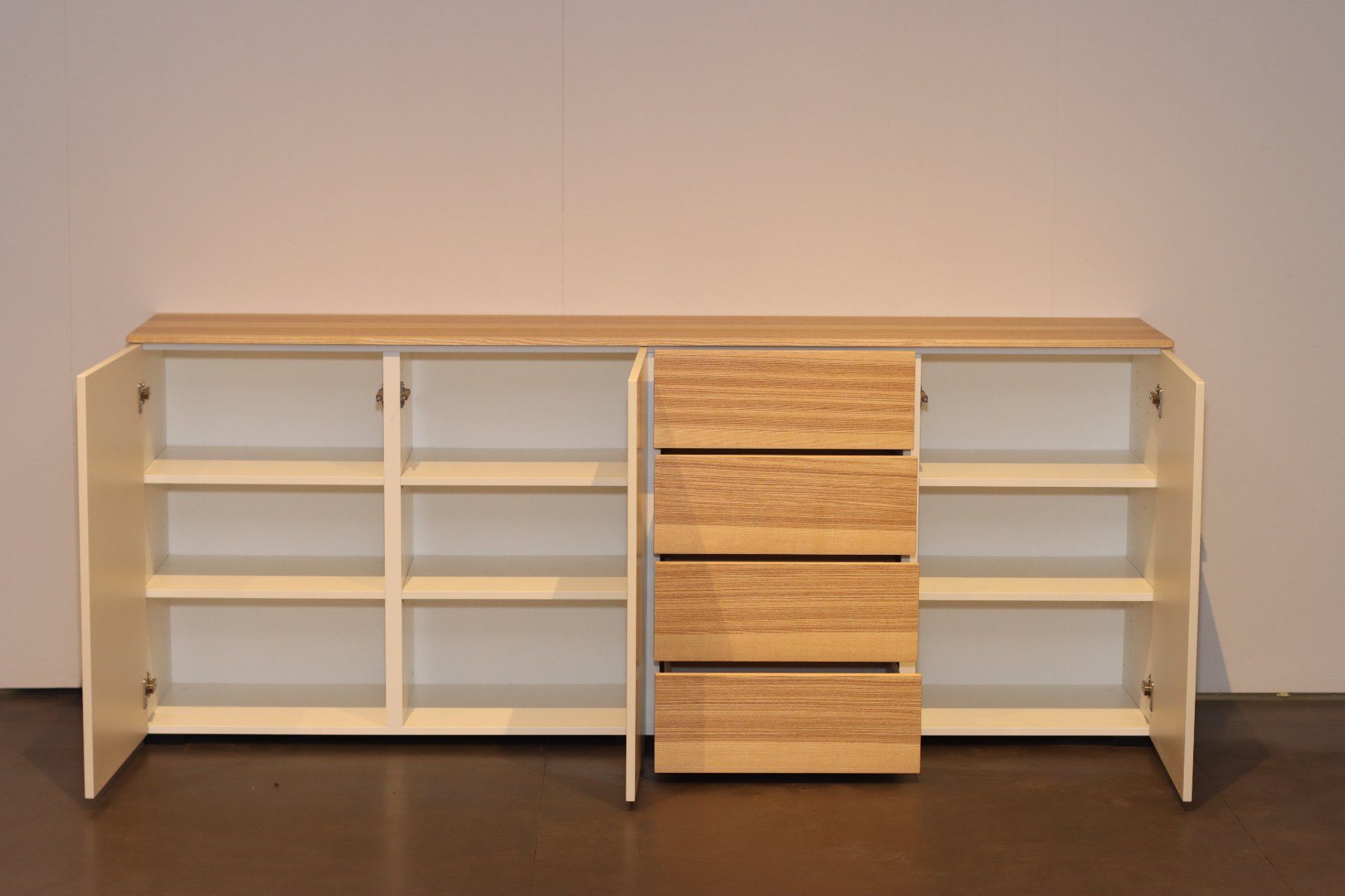 Cassettiere: Sideboard Swiss Creation – Nuovo (secondo la descrizione) da Münsingen venduto da Makramirka 3