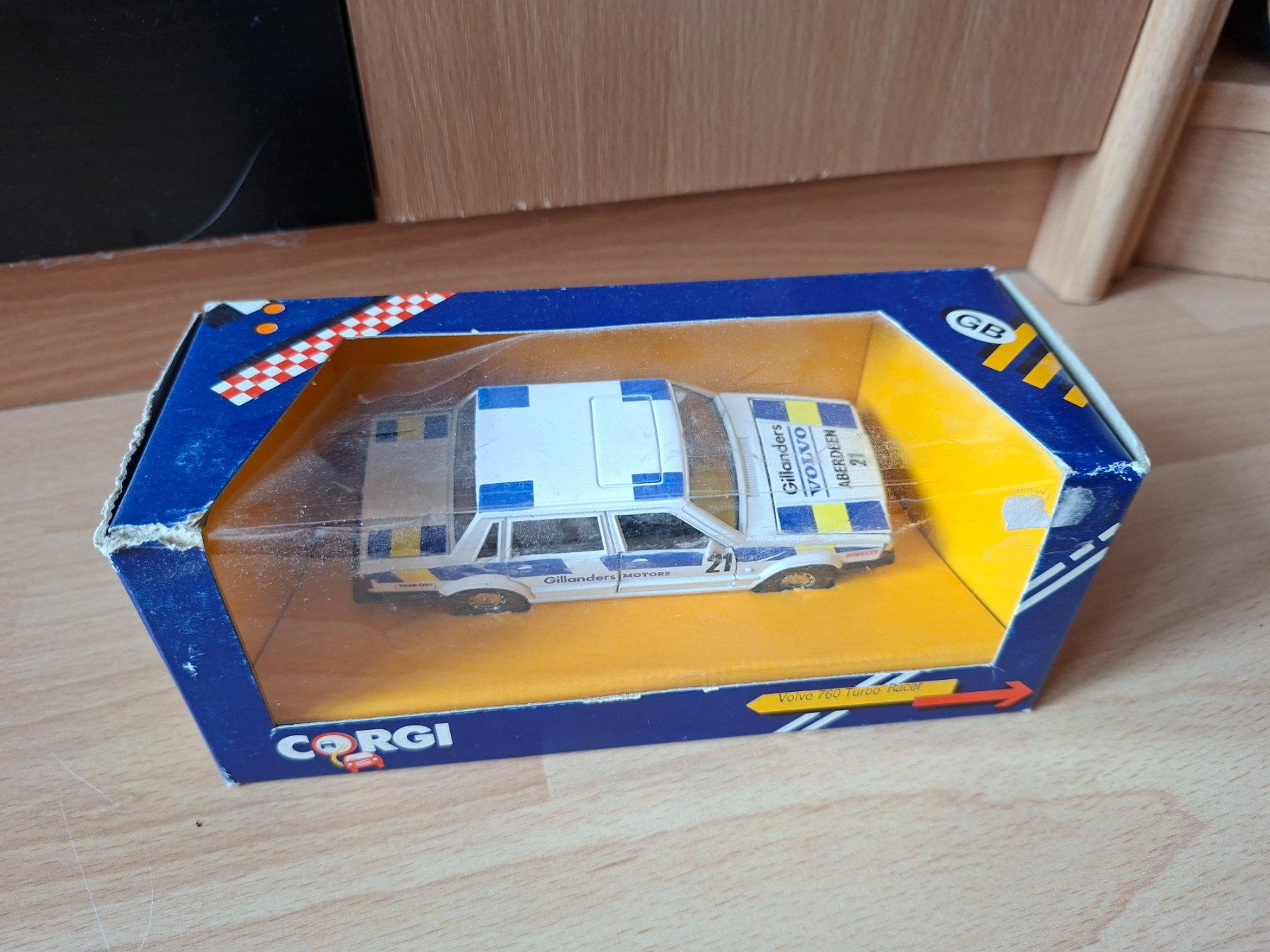 Corgi Toys Modellini d'auto: Volvo 760 Turbo – Nuovo e nell'imballaggio originale da Huttwil venduto da Niku184