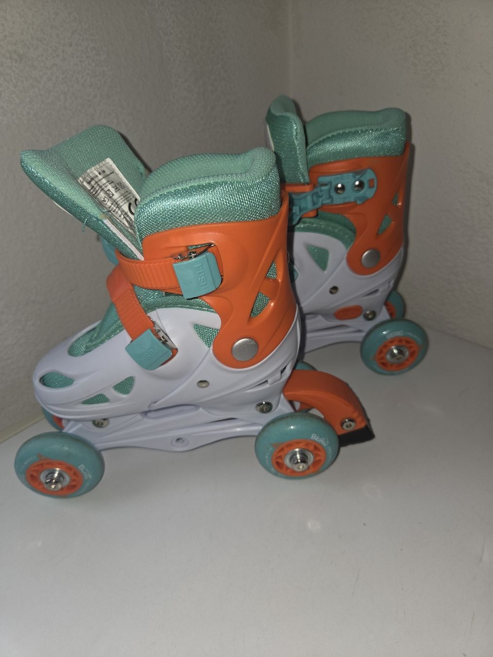 Patins à roul. & inline: Inline-Skates mit 4 Rollen – D'occasion à uster par tan_vy9b 1