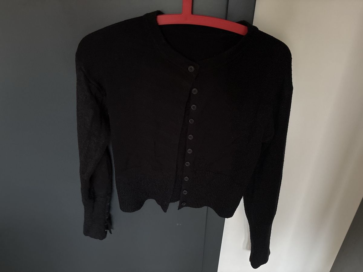 Vestes: Cardigan noir taille S – D'occasion à Delémont par Ma_LoU.01