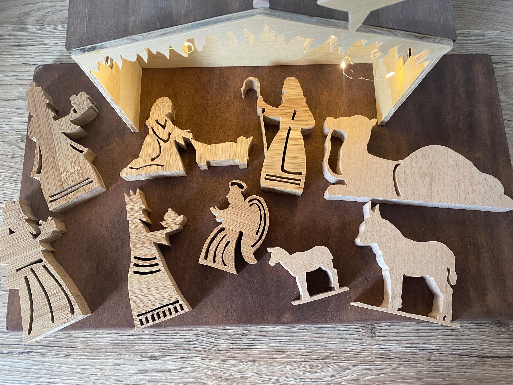 Toutes les décorations: Weihnachtskrippe aus Holz mit Licht – Neuf (Voir description) à Glattbrugg par RD-Shop 6