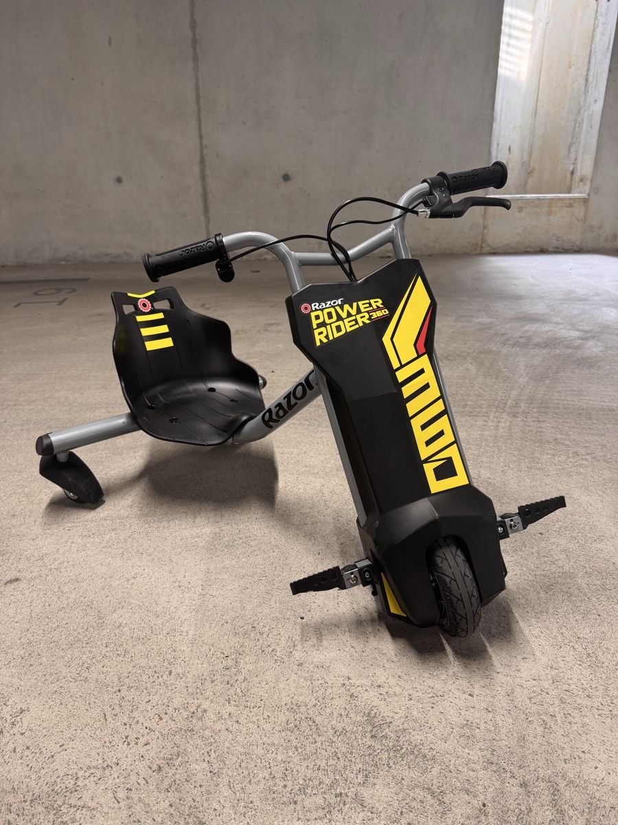 Véhicules pour enfants: Razor Power Rider 360 E-Tricycle – D'occasion à Neuenhof par mic_lj2z
