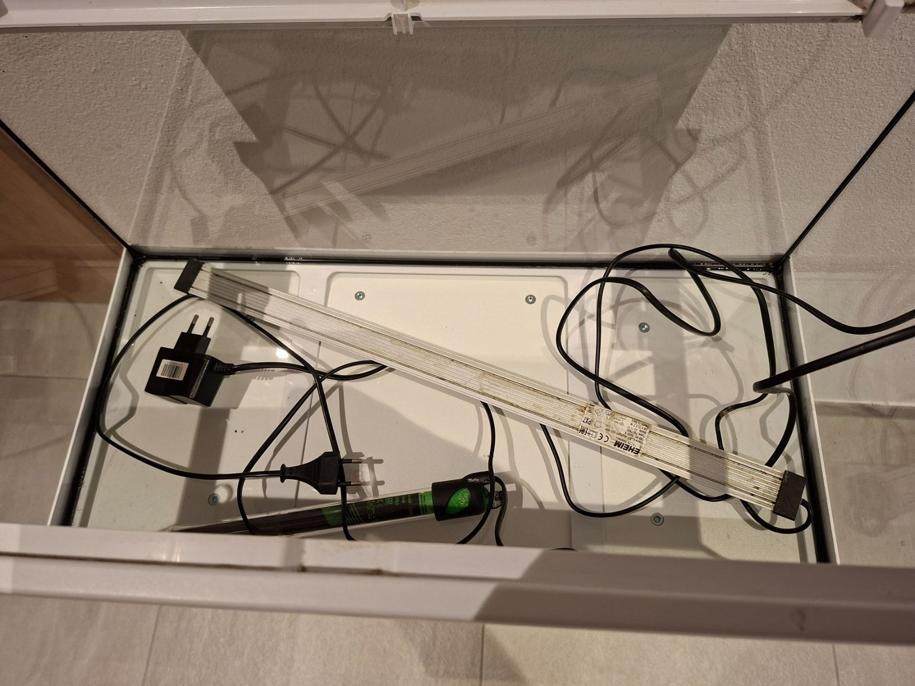 Eheim Acquari: Aquarium mit Unterschrank – Usato da Brittnau venduto da Thrasher85 2