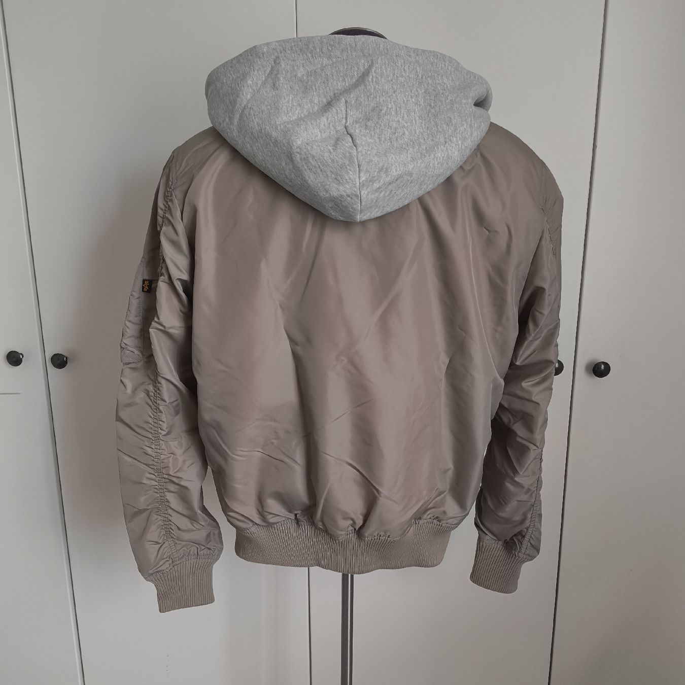 Alpha Industries Giacche: Alpha Industries Übergangsjacke mit Kapuze, Grösse L – Nuovo e nell'imballaggio originale da Uitikon Waldegg venduto da PJLS1 1