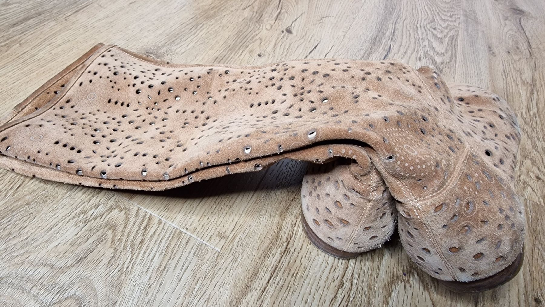 Scarpe da donna: Braune Stiefel, Gr. 36, Wildleder – Usato da Mönchaltorf venduto da nzhuravel 4