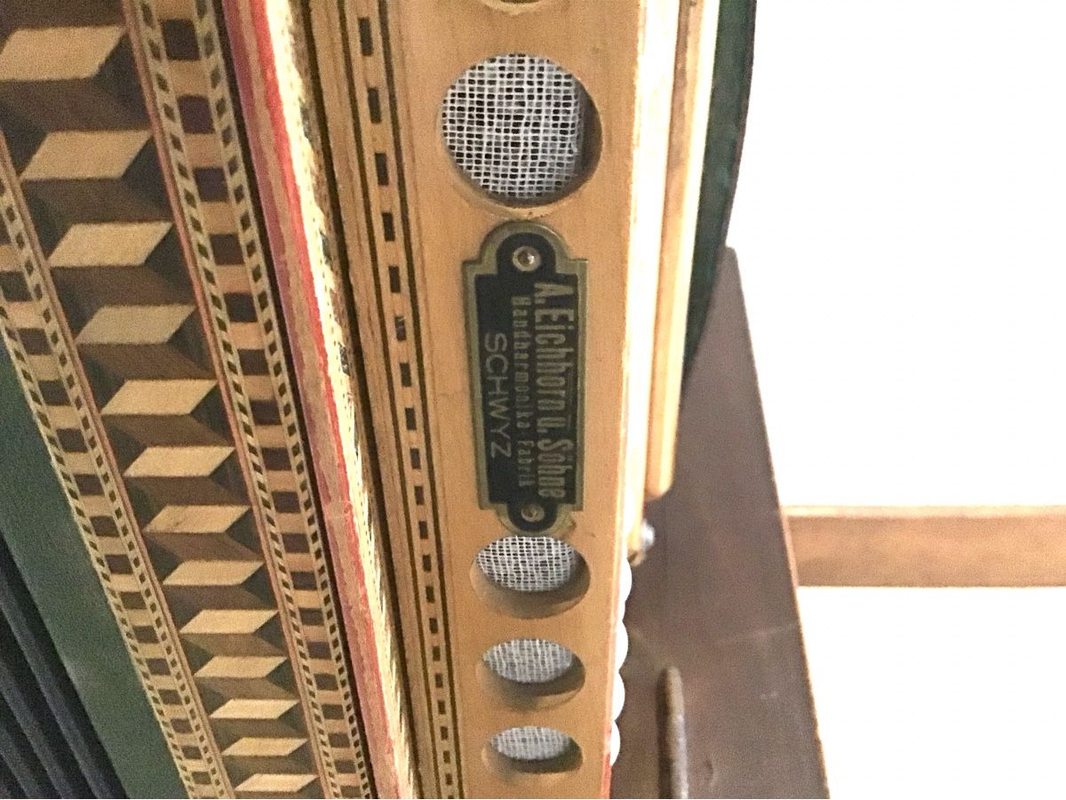 Eichhorn Strumenti musicali: EICHHORN- SCHWYZERÖRGELI IN HOLZKÖFFERLI – Difettoso da Kriens venduto da Helveticus38 3