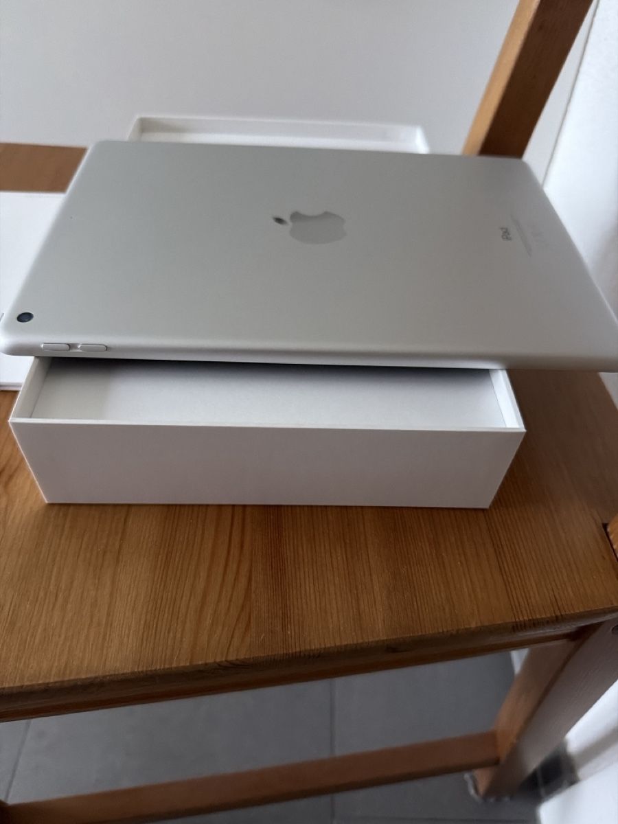 Apple Tablet PC: Apple - iPad 64GB – Nuovo e nell'imballaggio originale da zürich venduto da may_yj9f 4