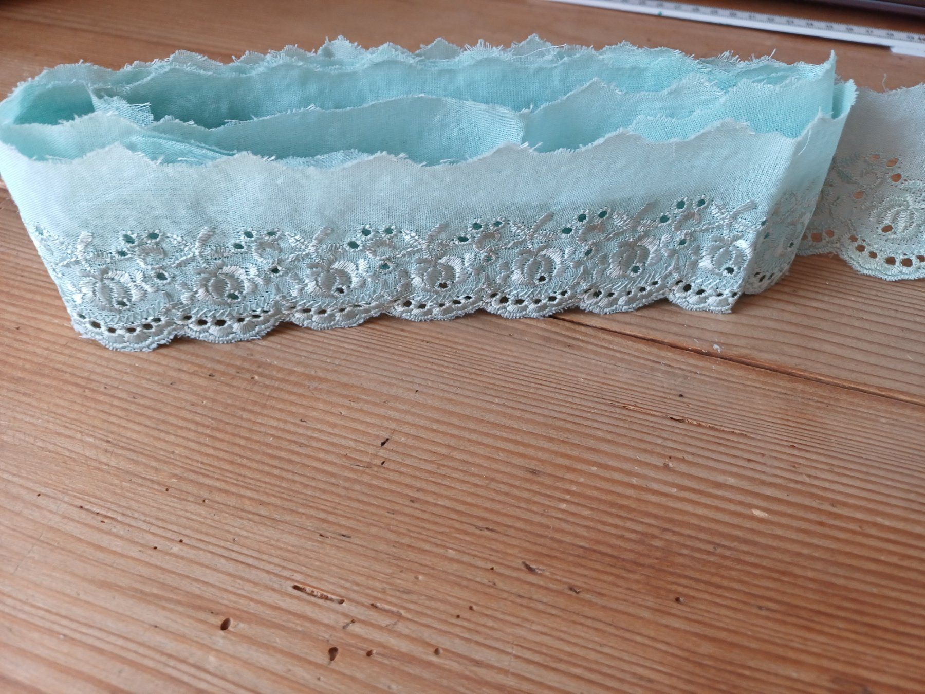 Nastri decorativi: Spitzenband Spitze Spitzenborte Baumwolle hellblau 167 cm – Usato da Elgg venduto da Flurinal