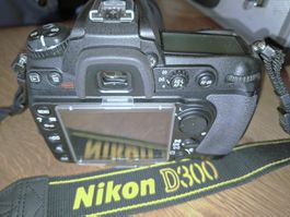 Nikon Digitalkamera D300 mit Originalkoffer & viel Zubehör