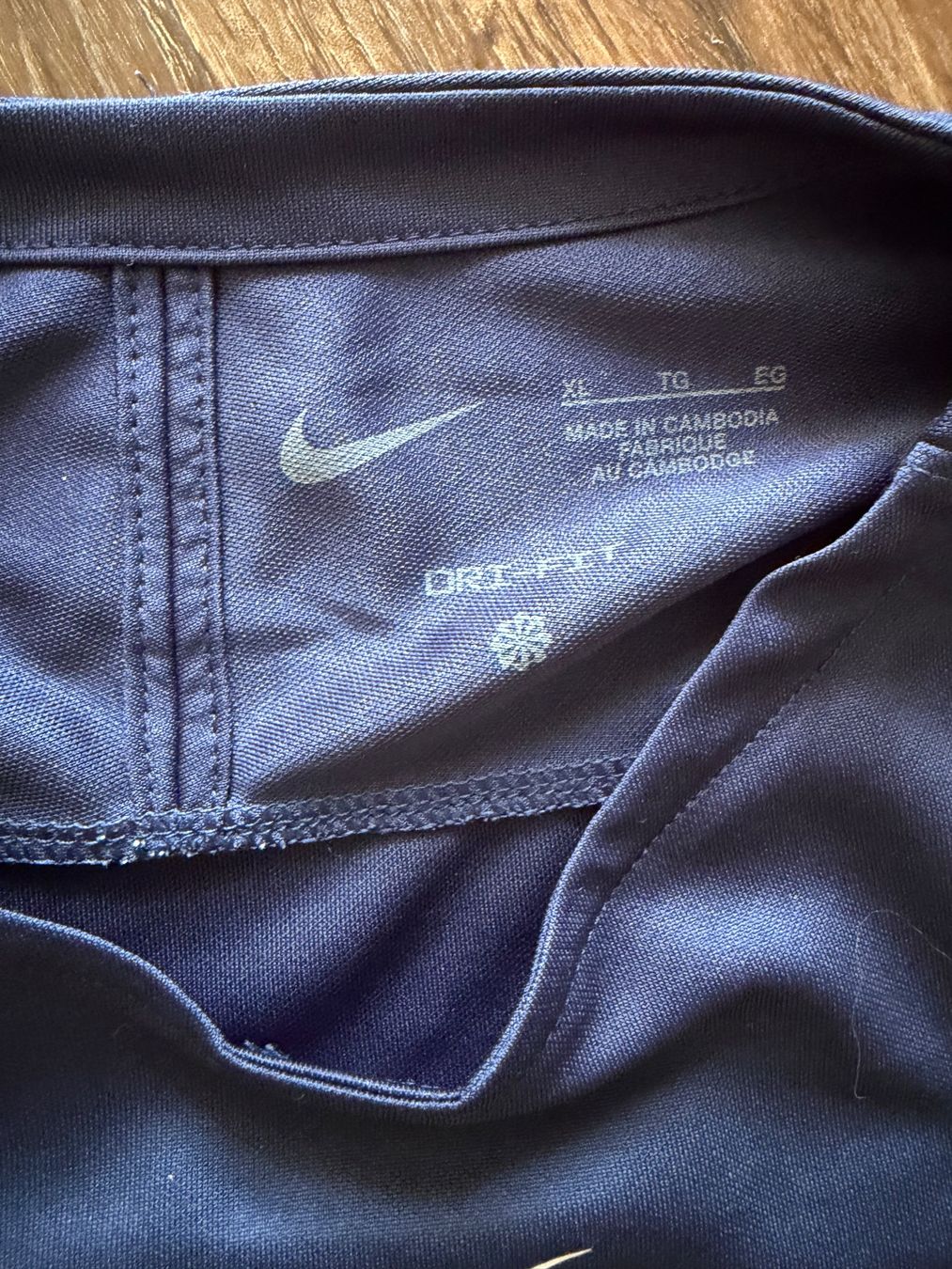 Nike Canottiere & Pantaloni: Red Bull Leipzig Trainingsshirt Gr. XL – Usato da Muttenz venduto da bargain_hunter 2