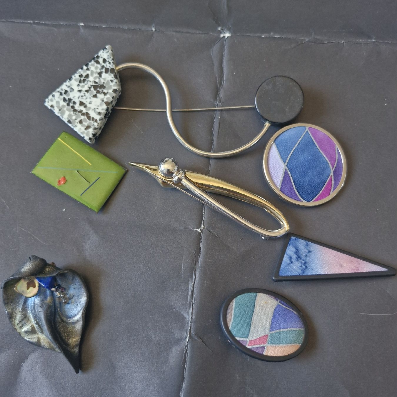 Altri gioielli: lot de broches – Usato da Neuchâtel venduto da yas_zdb7
