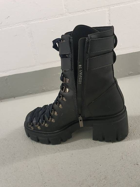 Chaussures femmes: Altercore Schuhe Grösse 38 – D'occasion à Erlen par Tschirren 1