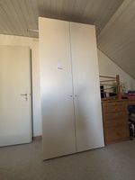 Kleiderschrank weiss zweitürig mit Inneneinrichtung