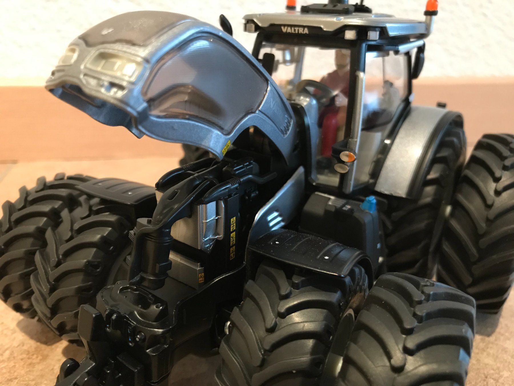 Valtra Trattori: SIKU Valtra S352 L.C.N 2018 – Nuovo e nell'imballaggio originale da Kreuzlingen venduto da Stefan1150 1