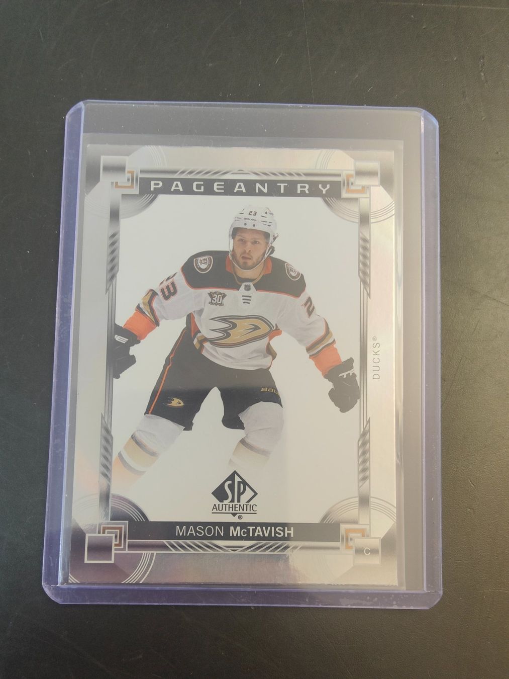 Carte collezionabili: Mason McTavish Anaheim Ducks SP Authentic Pageantry – Usato da Wangen SZ venduto da Sasch3