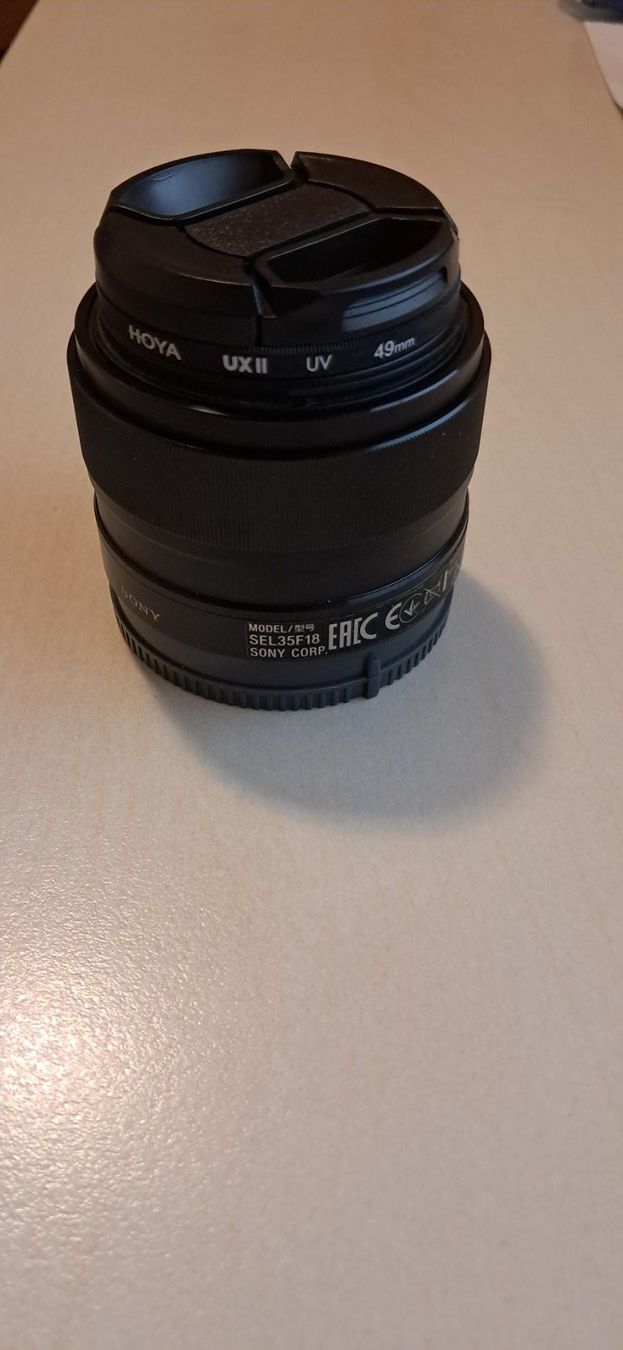 Sony Objectifs: Sony E 35mm 1.8 OSS – D'occasion à Rüegsauschachen par hrs3432