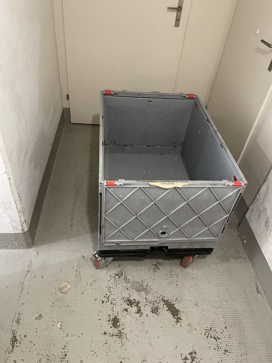 Contenitori & Simili: Transportbox auf Rollen gebraucht – Usato da St. Gallen venduto da Trader9000