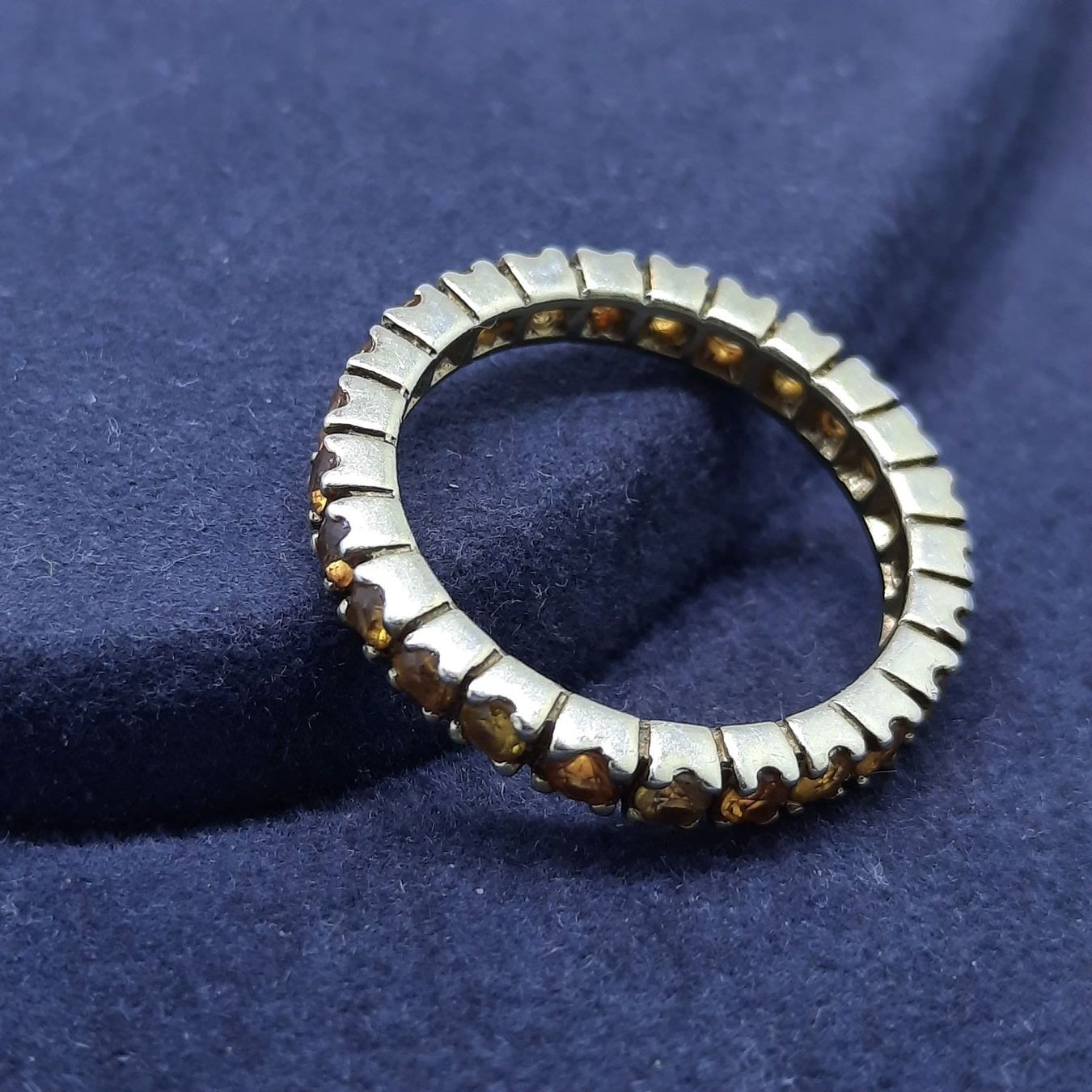 Anelli: Wunderschöner Ring mit Safir Edelsteinen – Usato da Unterägeri venduto da Altgoldschmuck