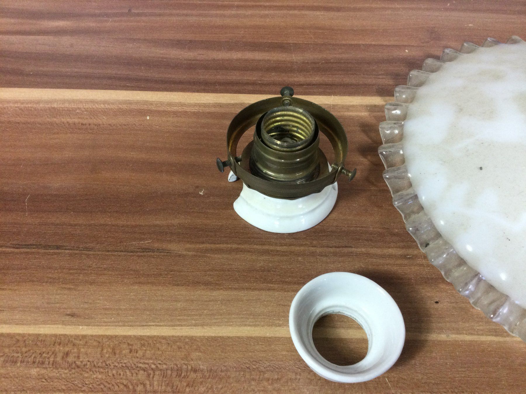 Lampadari & plafoniere: Antike Deckenlampe mit schönem Glas – Usato da Wangen SZ venduto da kuriosum12 3