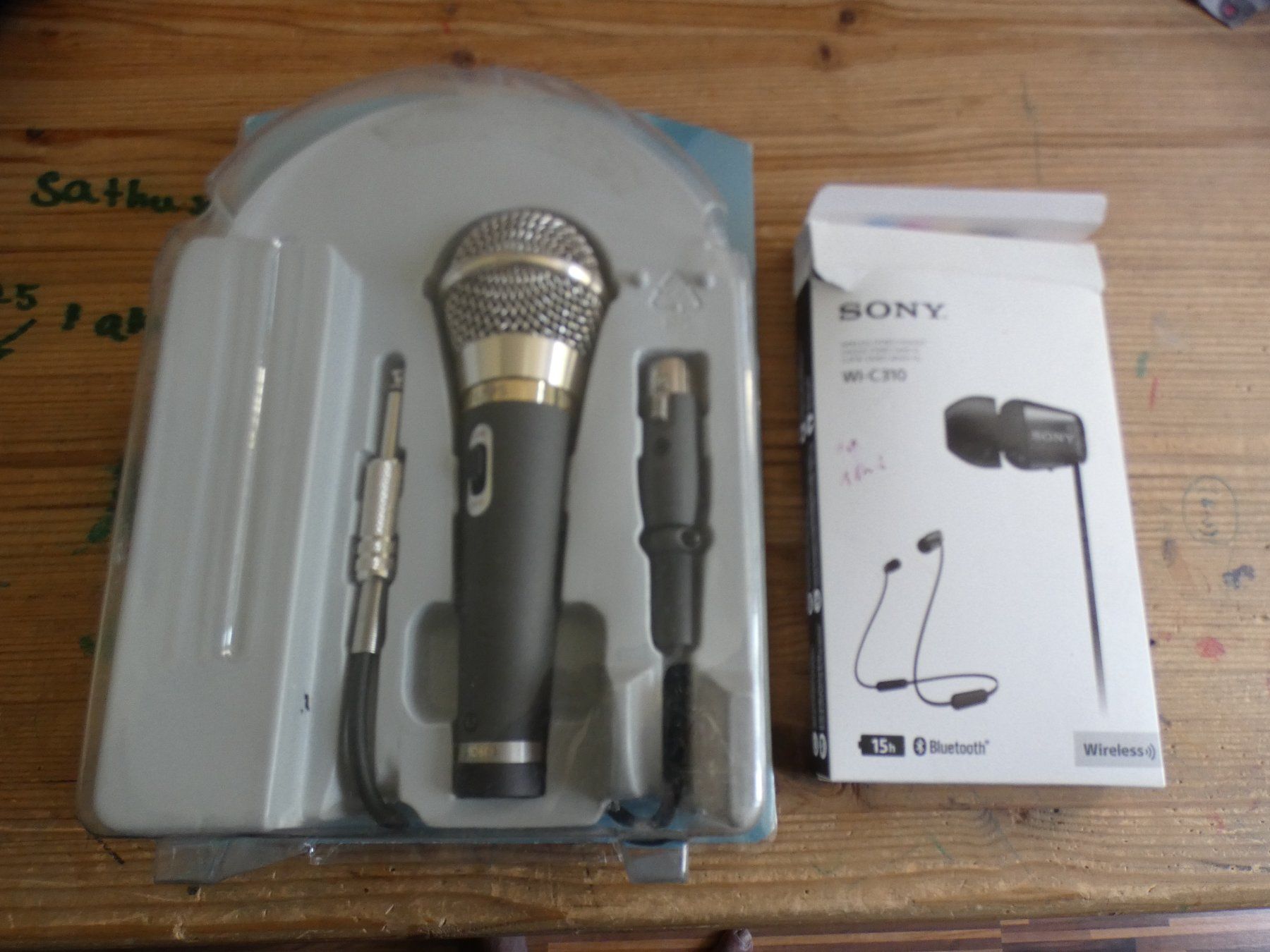 Philips Microfoni: MICROPHONE PHILIPS SBC MD 600 UND SONY WI-C310 Wireless Head – Usato da Zürich venduto da Anssm192