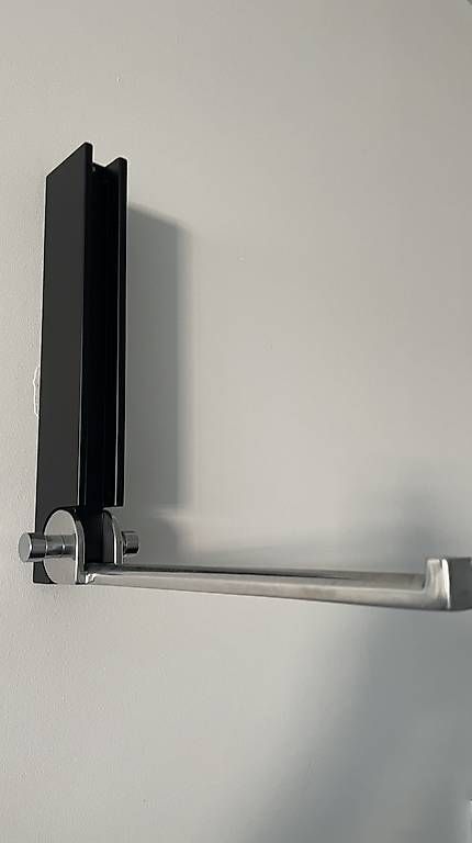 Garderobe: Garderobe-Wandhaken schwarz einklappbar – Gebraucht aus Bottighofen von con_6lgw