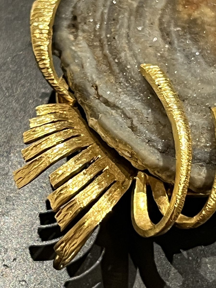 Broschen & Nadeln: Brosche mit Achat und Goldfassung, guter Zustand – Gebraucht aus Rüti ZH von Walti0 4