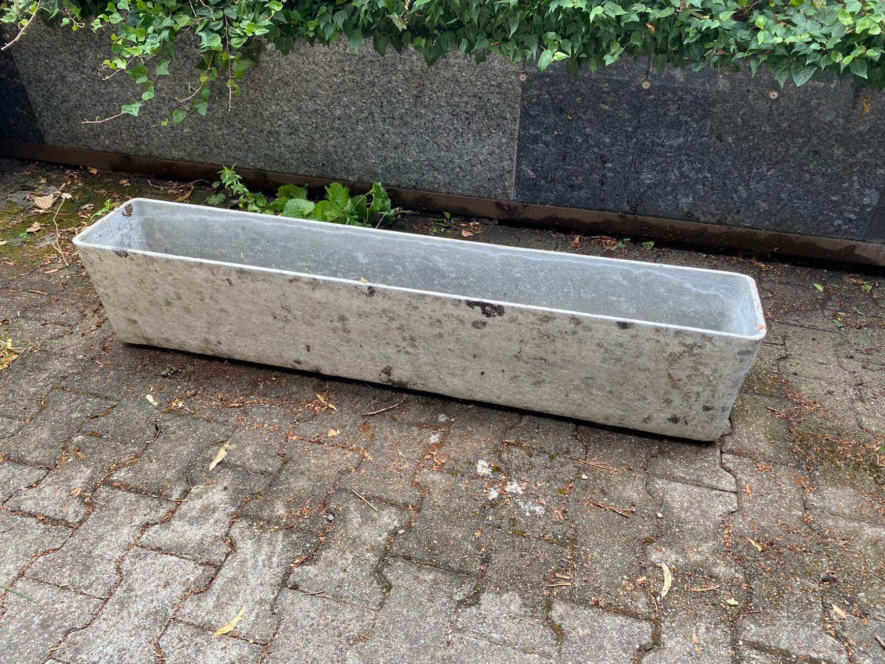 Eternit Blumentöpfe: Rechteckiger Eternit-Blumenkasten – Gebraucht aus Lommiswil von Labruce